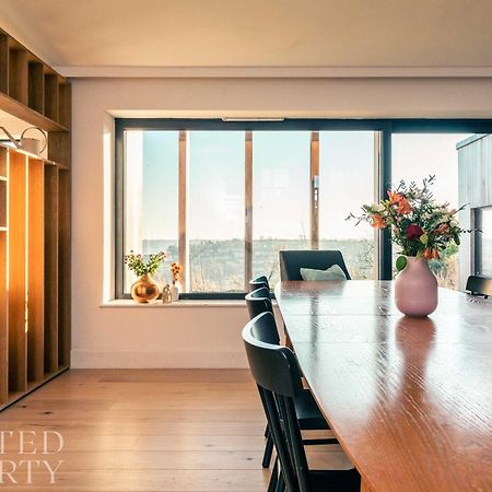 Stunning 5 Bedroom New Build With Amazing Views! Bath Exterior foto