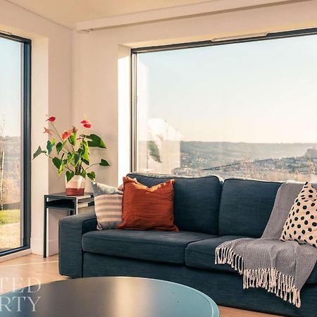 Stunning 5 Bedroom New Build With Amazing Views! Bath Exterior foto
