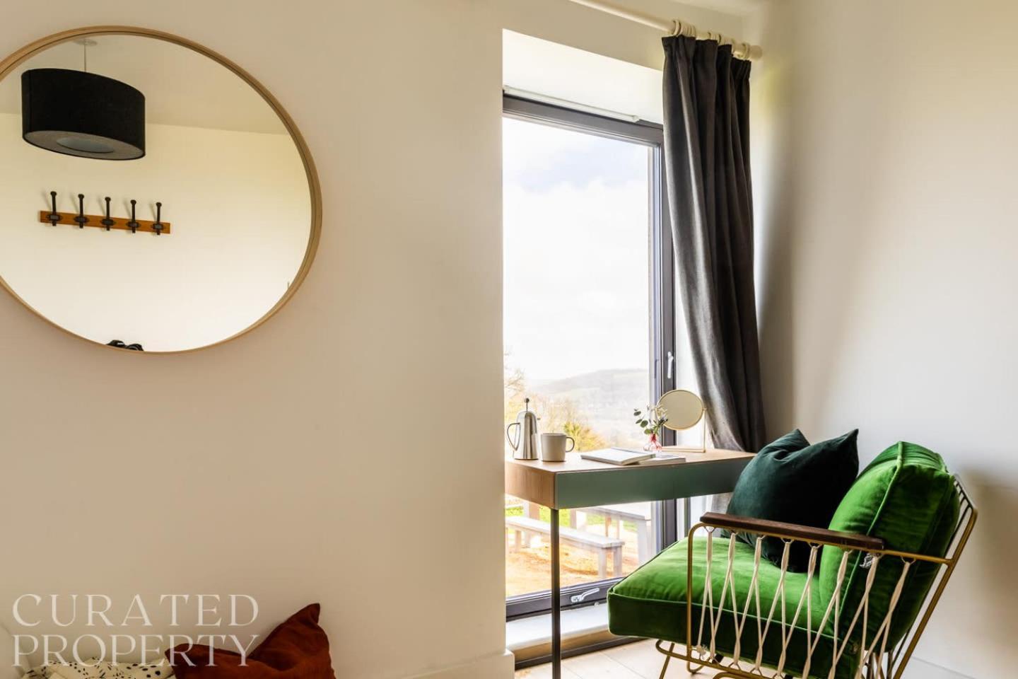 Stunning 5 Bedroom New Build With Amazing Views! Bath Exterior foto
